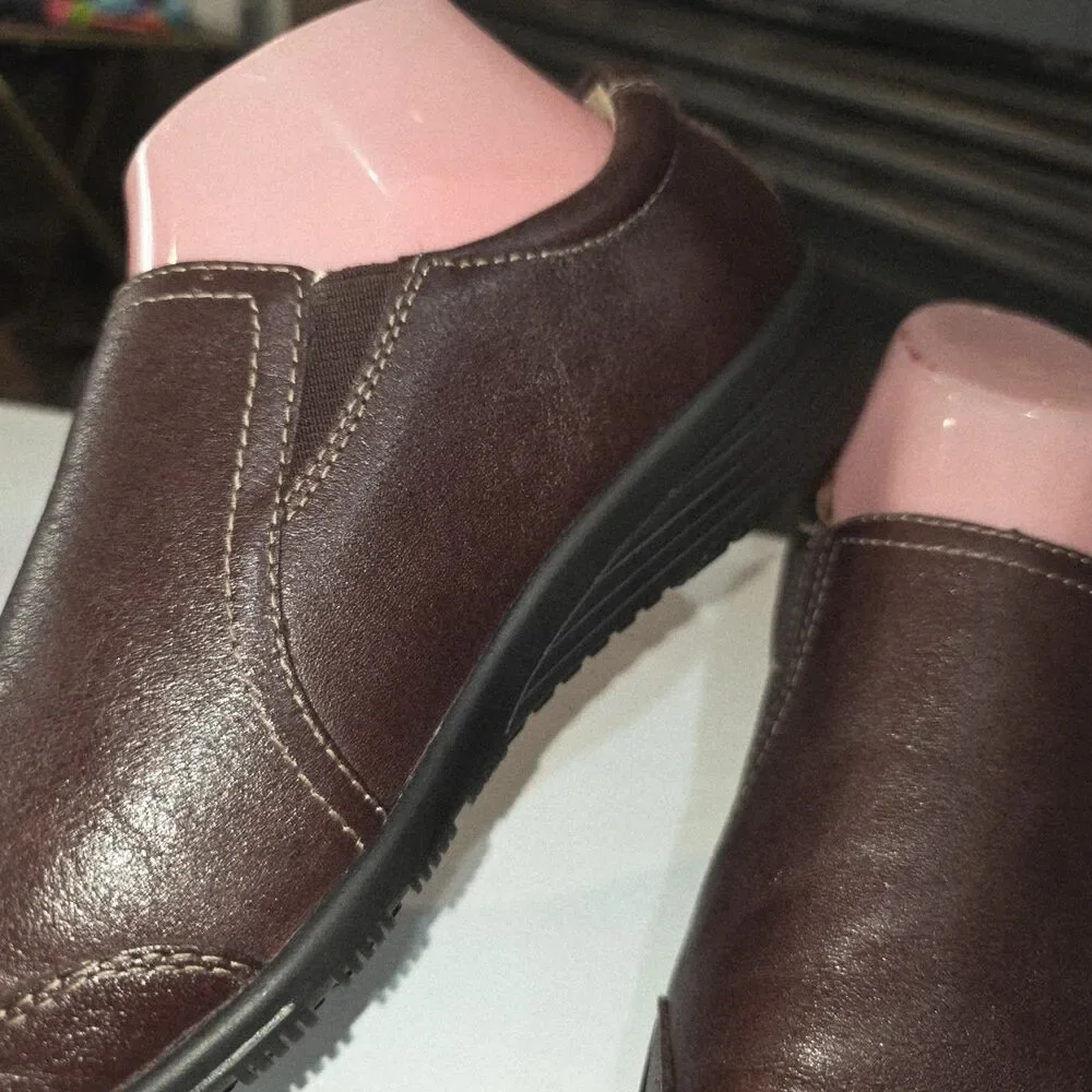 Taos Sz 8.5 Character Brown Leather Casual Side Zip Closure Boho Logo Loafers